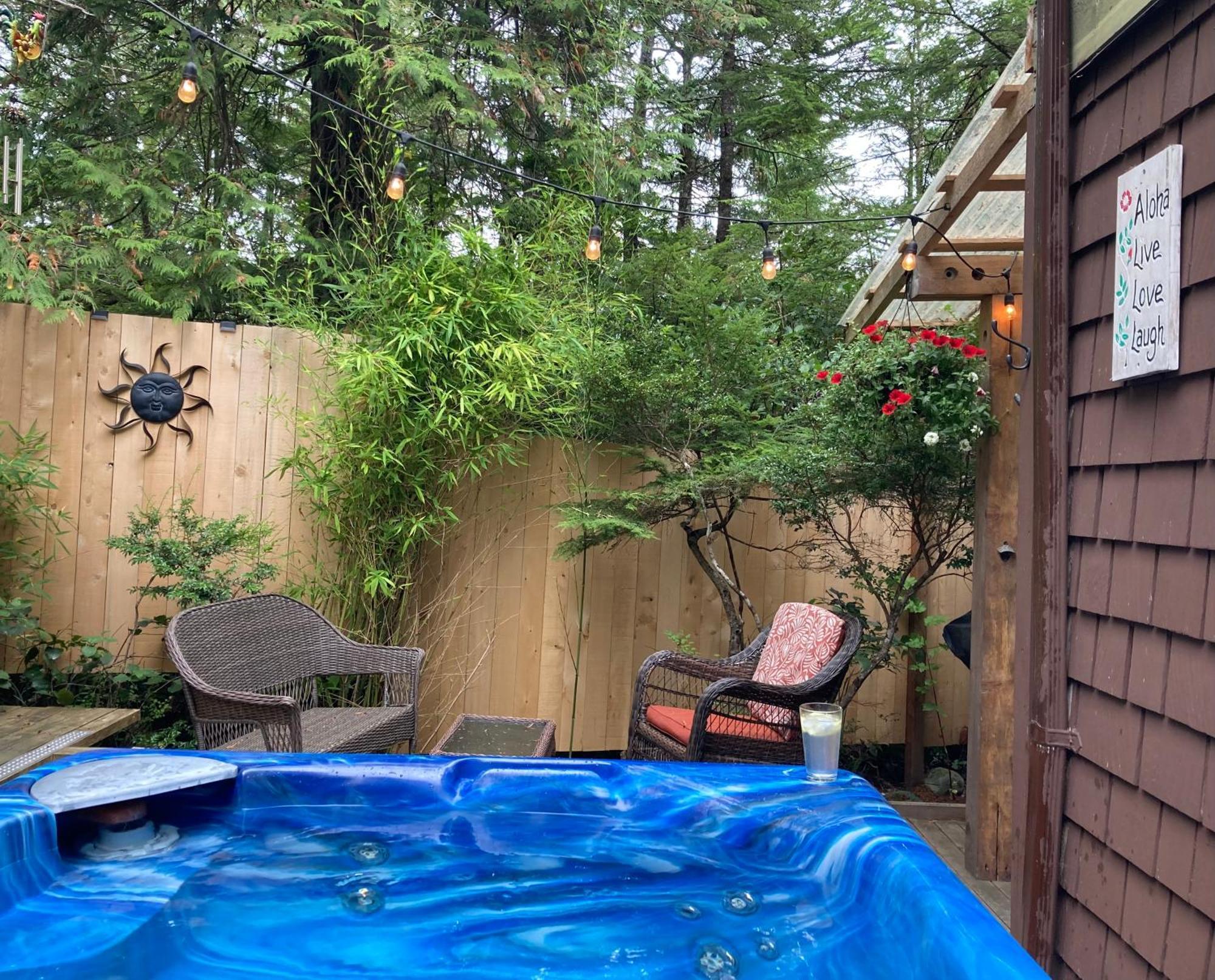 Forest Sweet Retreat Hot Tub & Wood Fired Sauna Ucluelet Exteriér fotografie
